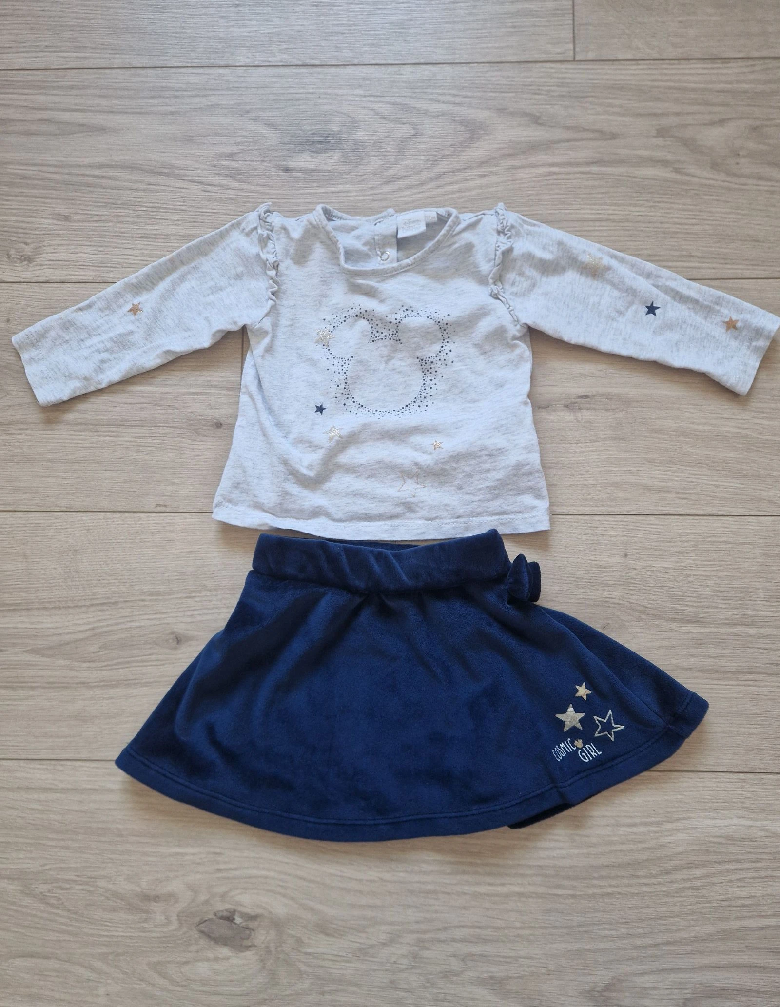 ⭐ Ensemble Disney Baby - t‑shirt + jupe - 12 mois - bébé fille - bon état